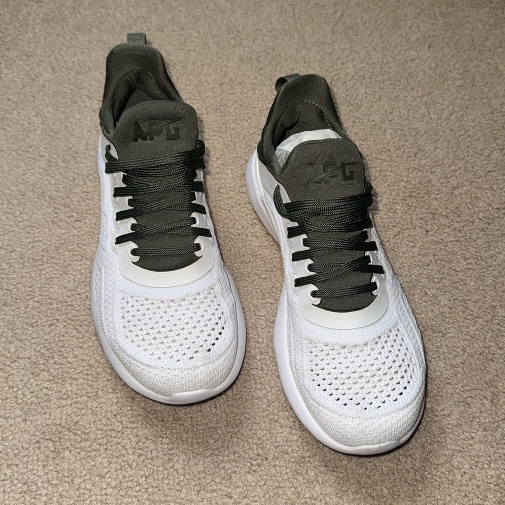APL womens techloom tracer white/olive green/fatigue size 5.5